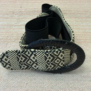 Chico's Black Beige Geometric Wide Fashion Belt Buckle Adjustable Elastic M